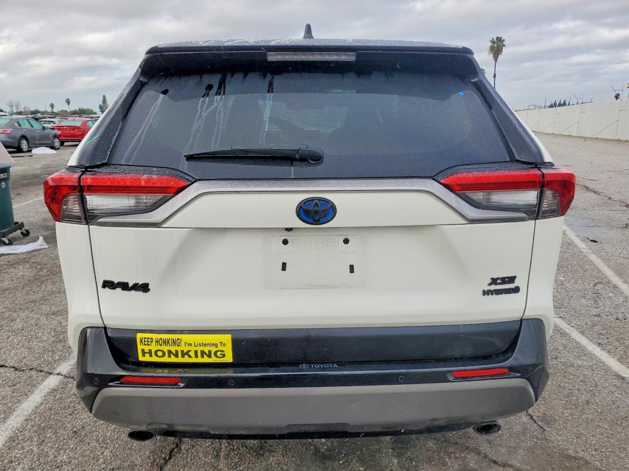2021 TOYOTA RAV4 XSE photo 6