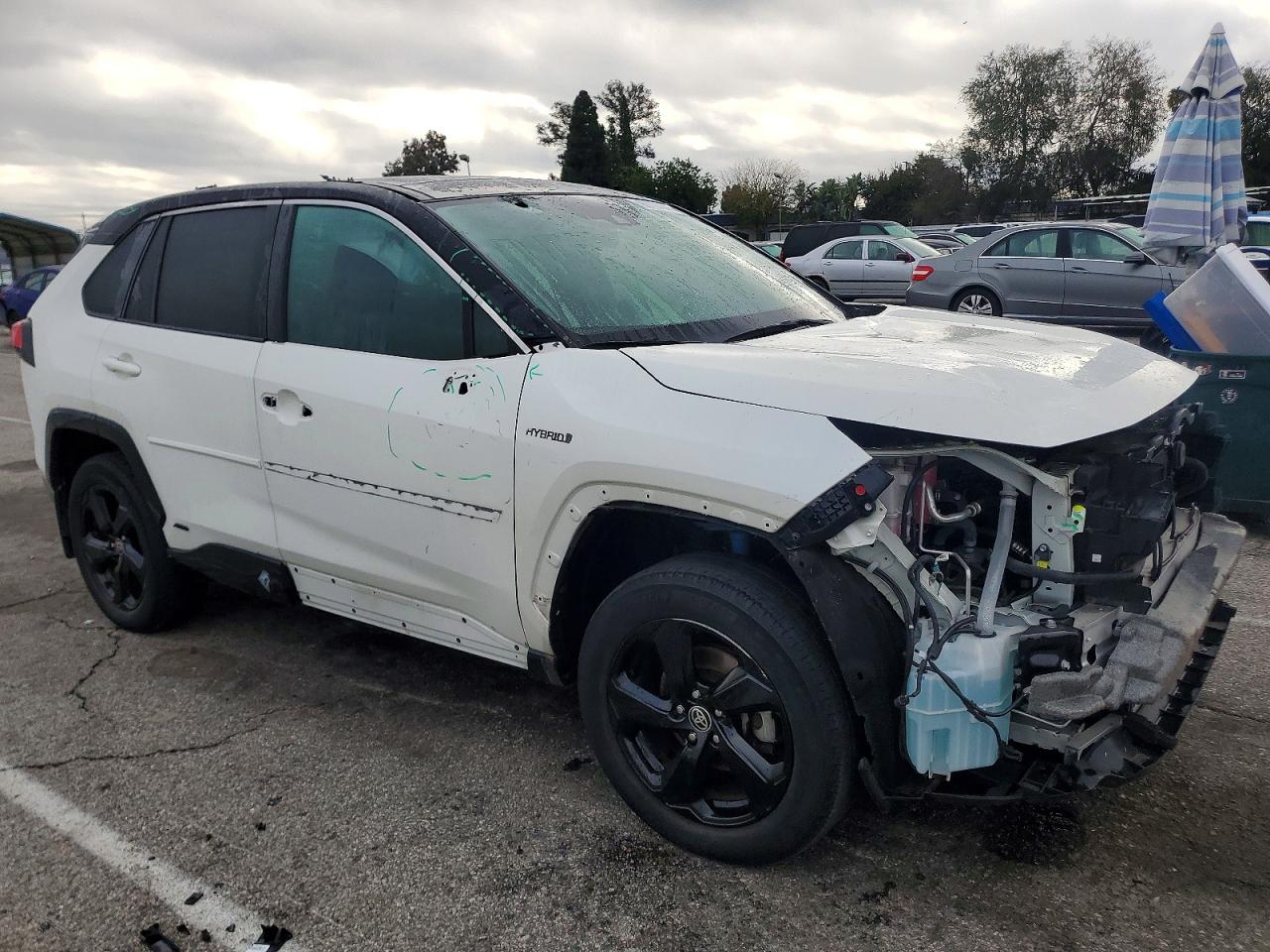 2021 TOYOTA RAV4 XSE photo 4