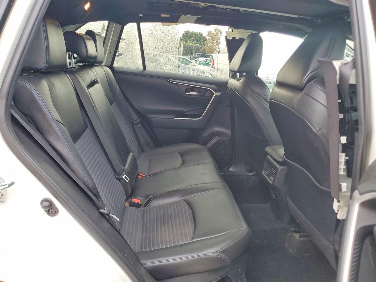 2021 TOYOTA RAV4 XSE photo 11