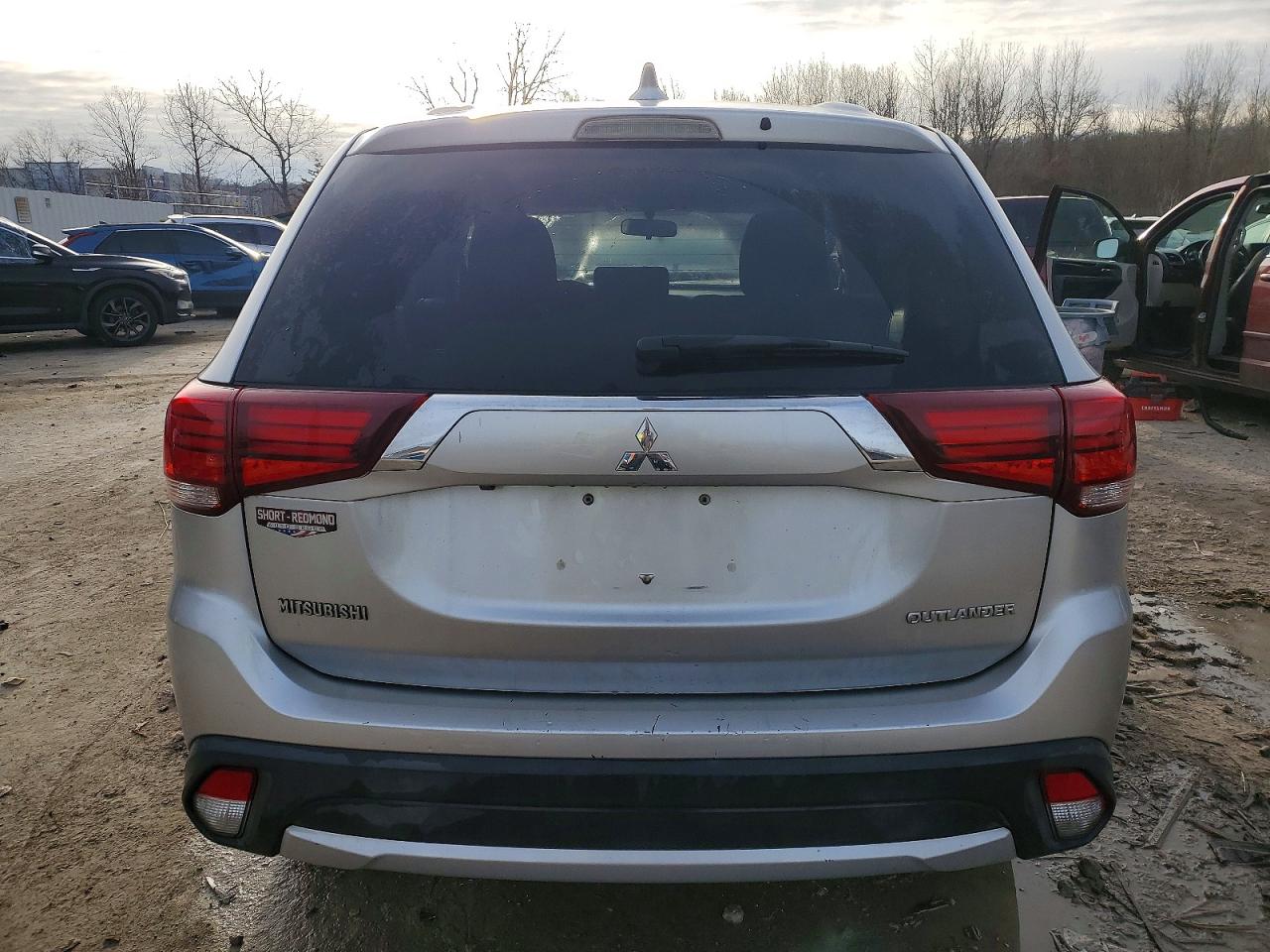 2018 MITSUBISHI OUTLANDER ES photo 6