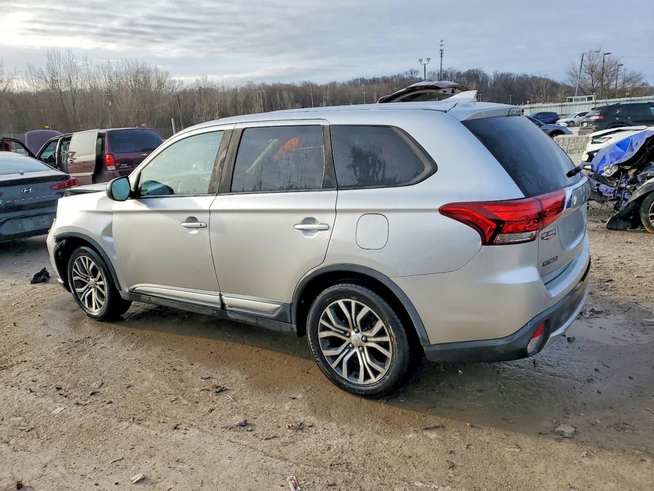 2018 MITSUBISHI OUTLANDER ES photo 2