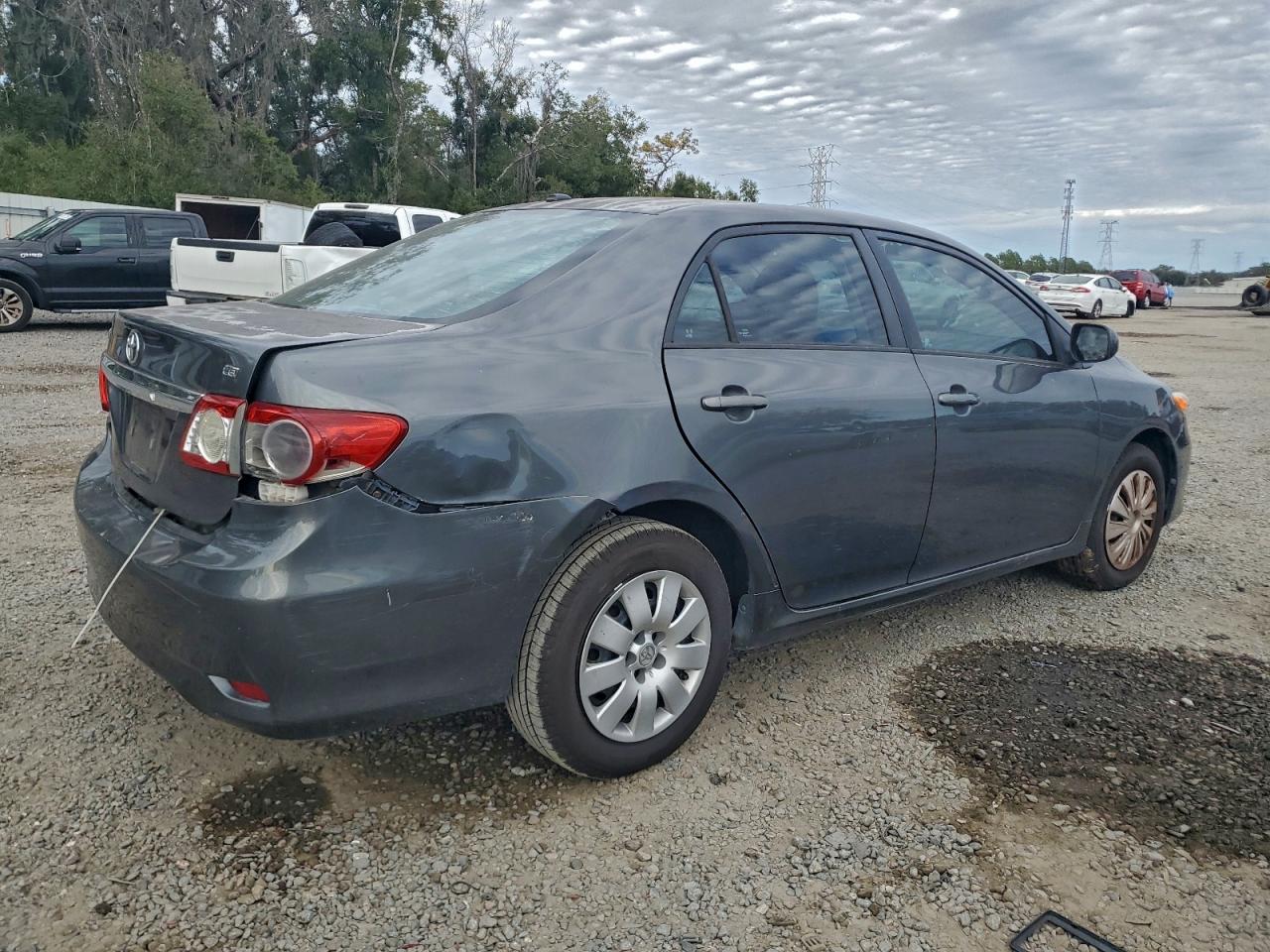 2011 TOYOTA COROLLA BASE photo 3