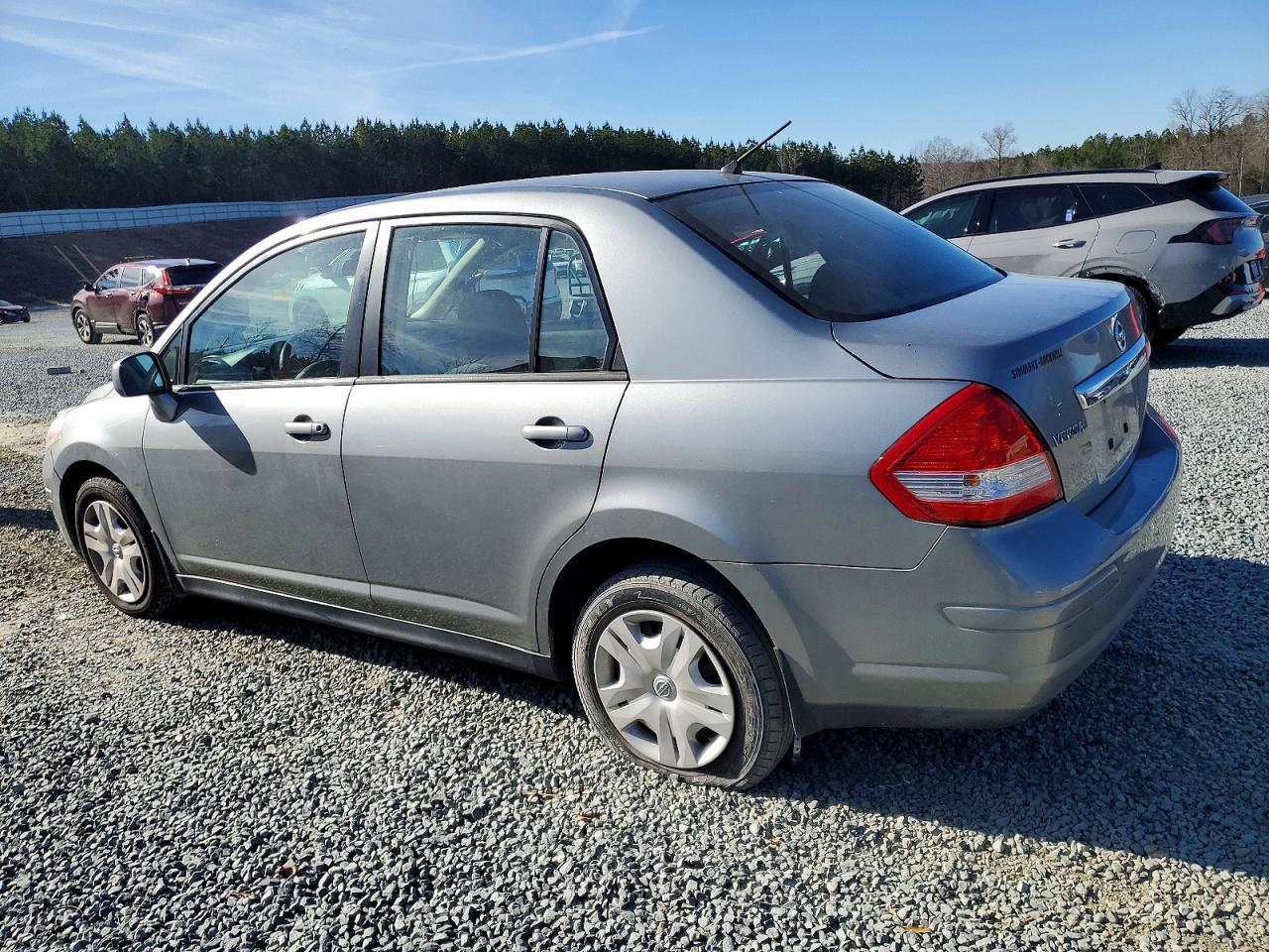 2011 NISSAN VERSA S photo 2