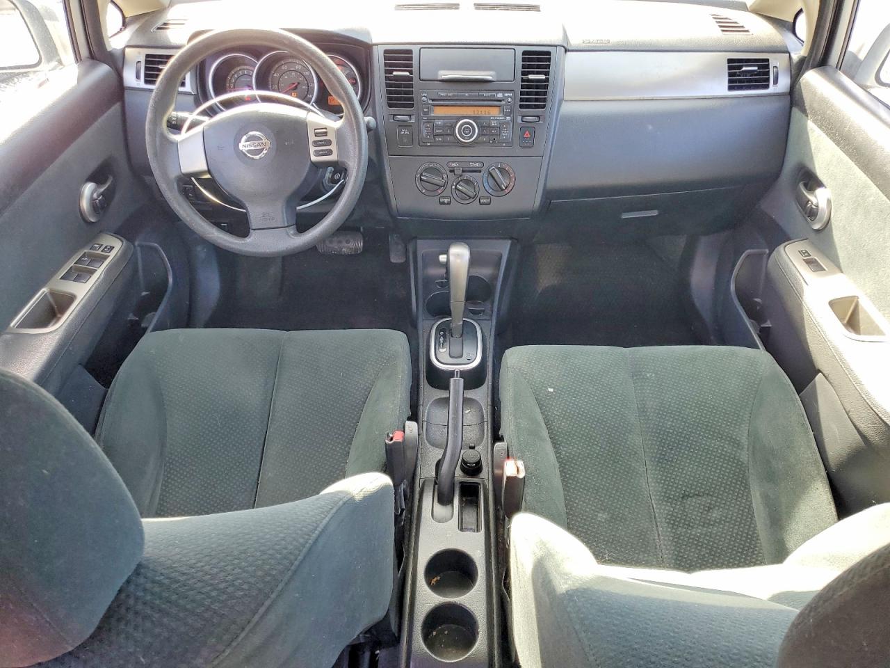 2011 NISSAN VERSA S photo 8