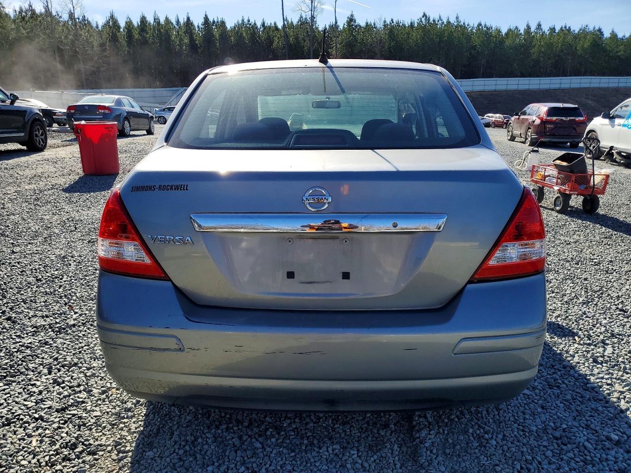 2011 NISSAN VERSA S photo 6