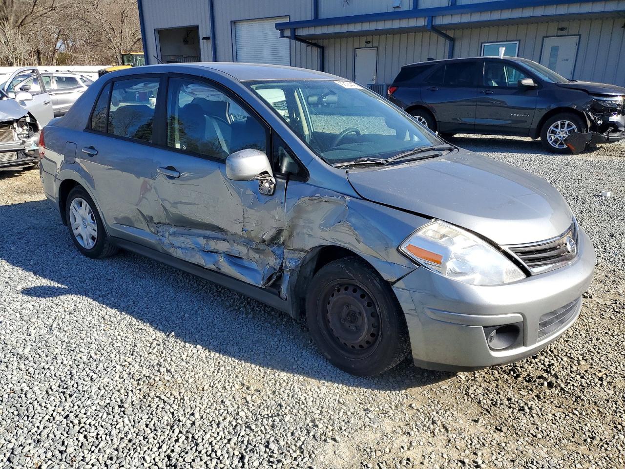 2011 NISSAN VERSA S photo 4
