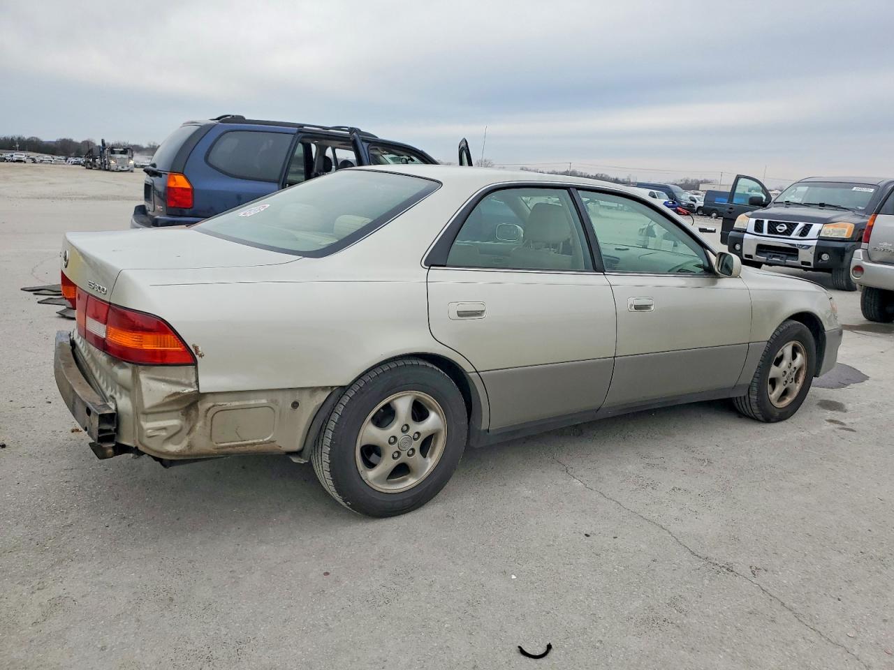1997 LEXUS ES 300 photo 3