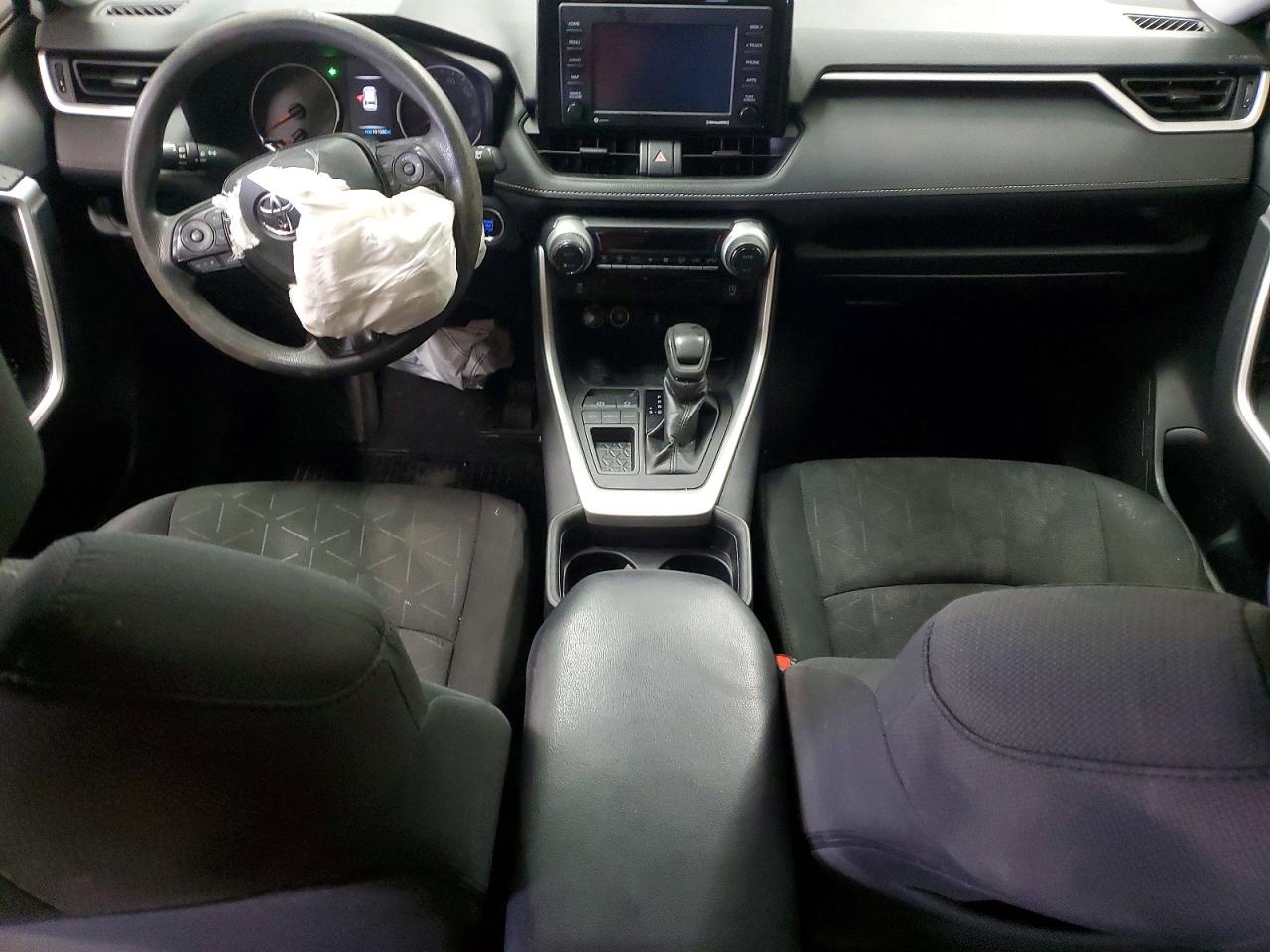 2021 TOYOTA RAV4 XLE photo 8