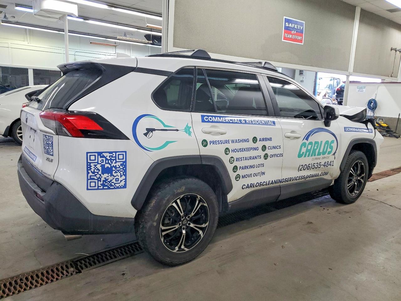 2021 TOYOTA RAV4 XLE photo 3