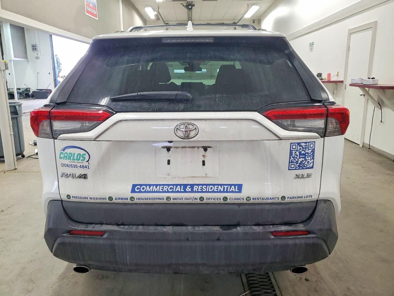 2021 TOYOTA RAV4 XLE photo 6