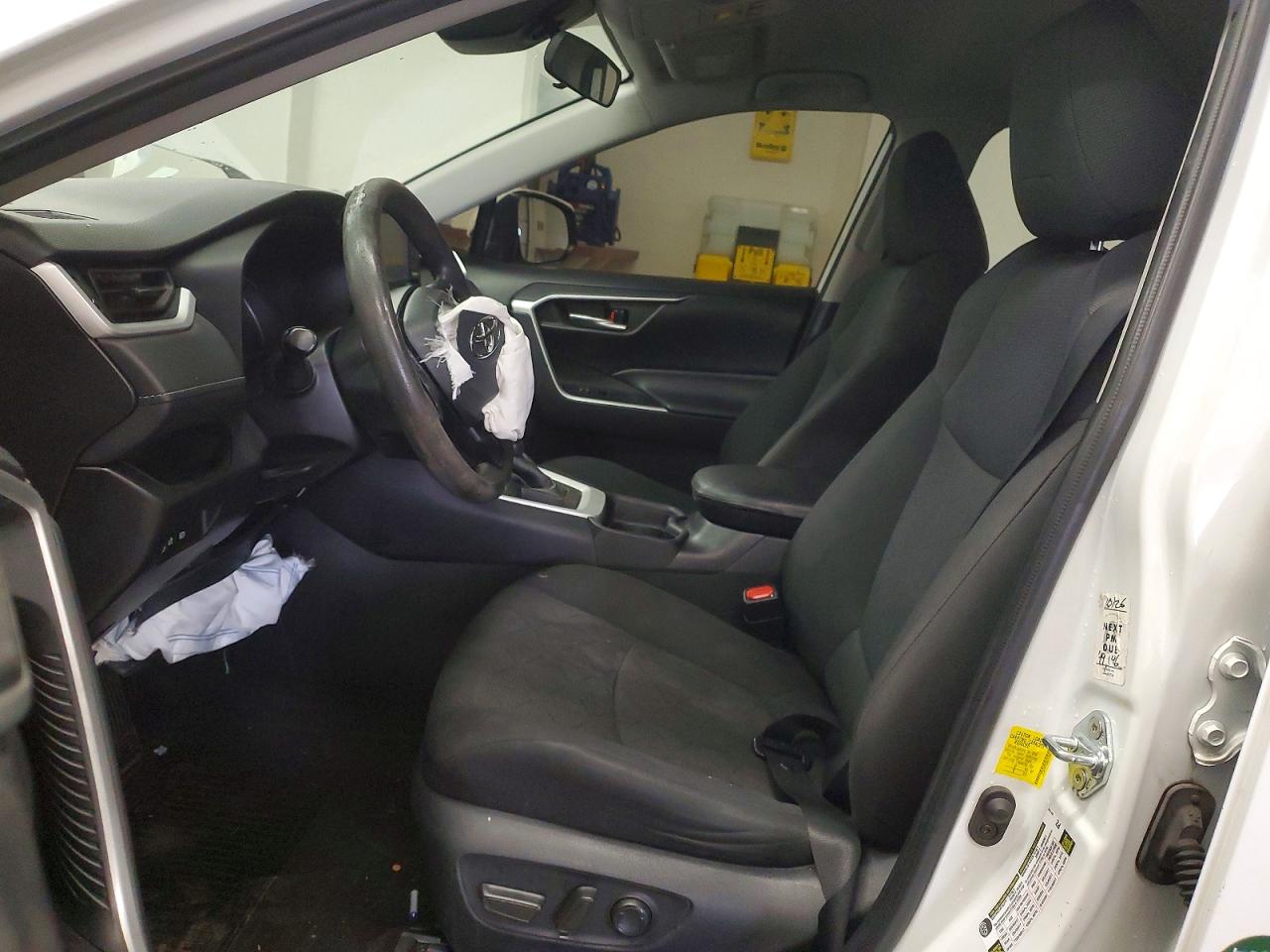 2021 TOYOTA RAV4 XLE photo 7
