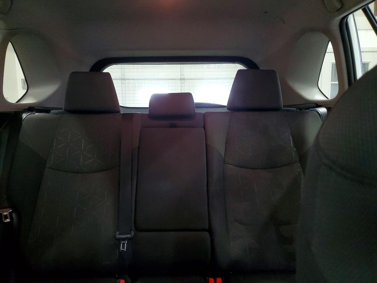 2021 TOYOTA RAV4 XLE photo 10