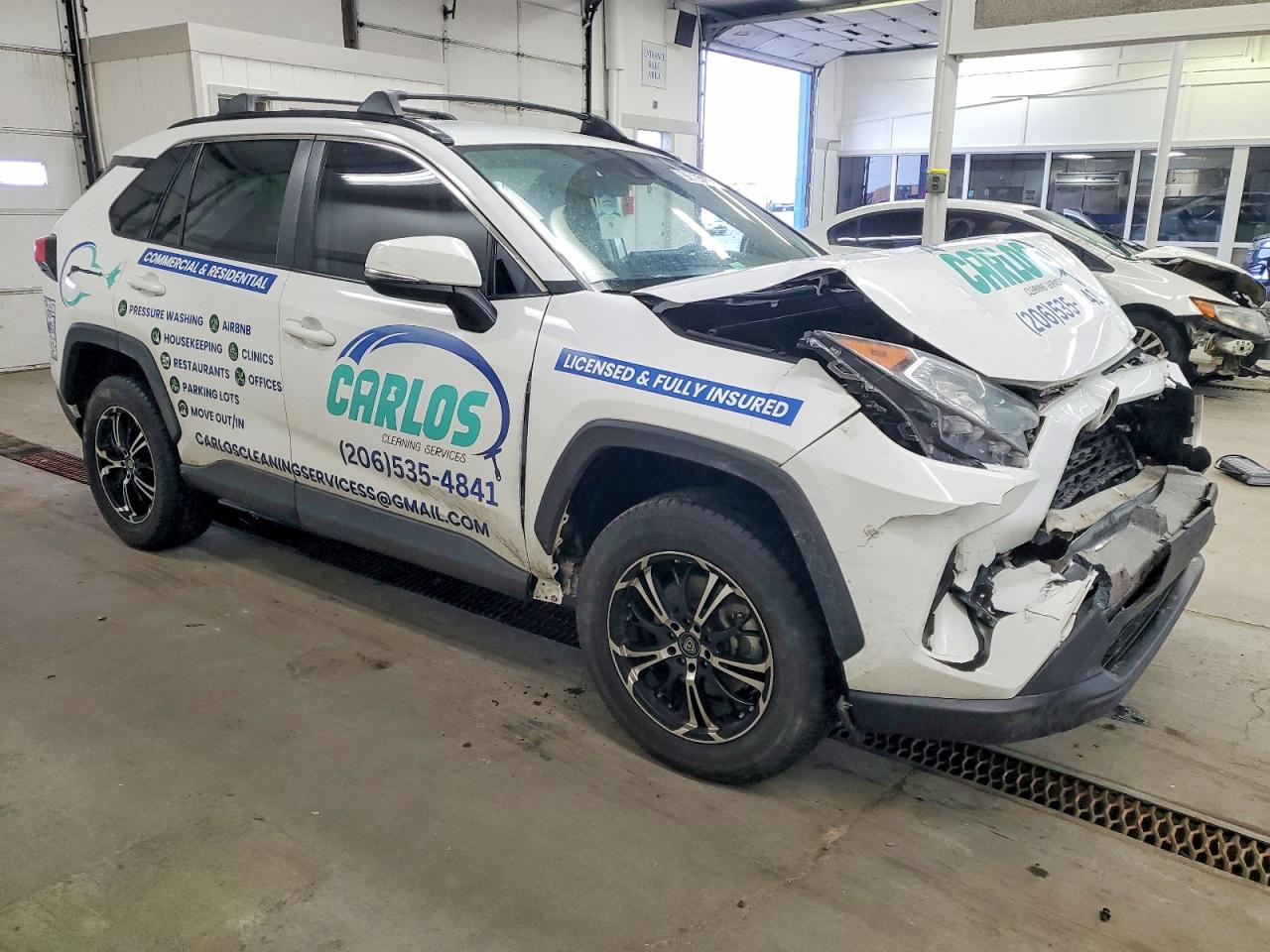 2021 TOYOTA RAV4 XLE photo 4