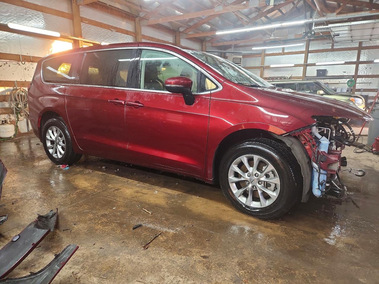 2023 CHRYSLER PACIFICA TOURING L photo 4
