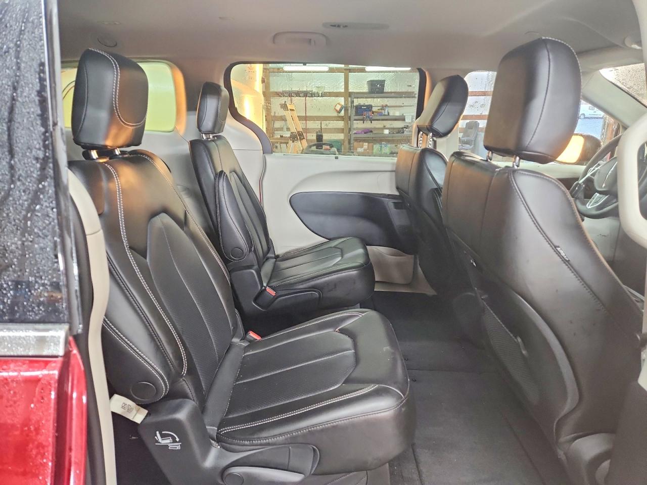 2023 CHRYSLER PACIFICA TOURING L photo 11
