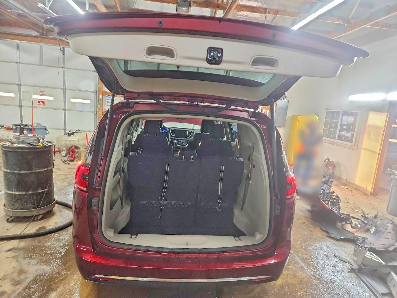 2023 CHRYSLER PACIFICA TOURING L photo 6