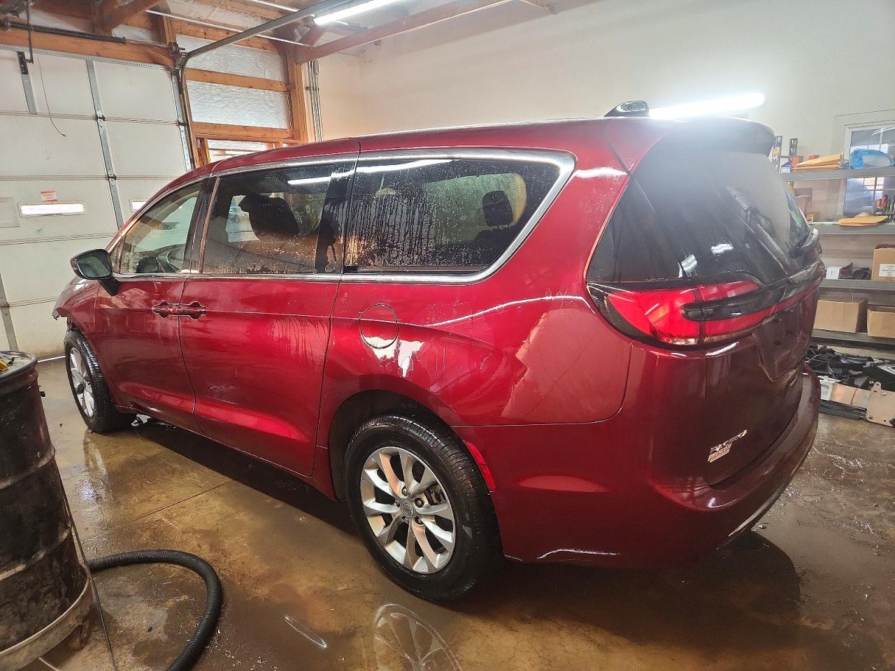 2023 CHRYSLER PACIFICA TOURING L photo 2