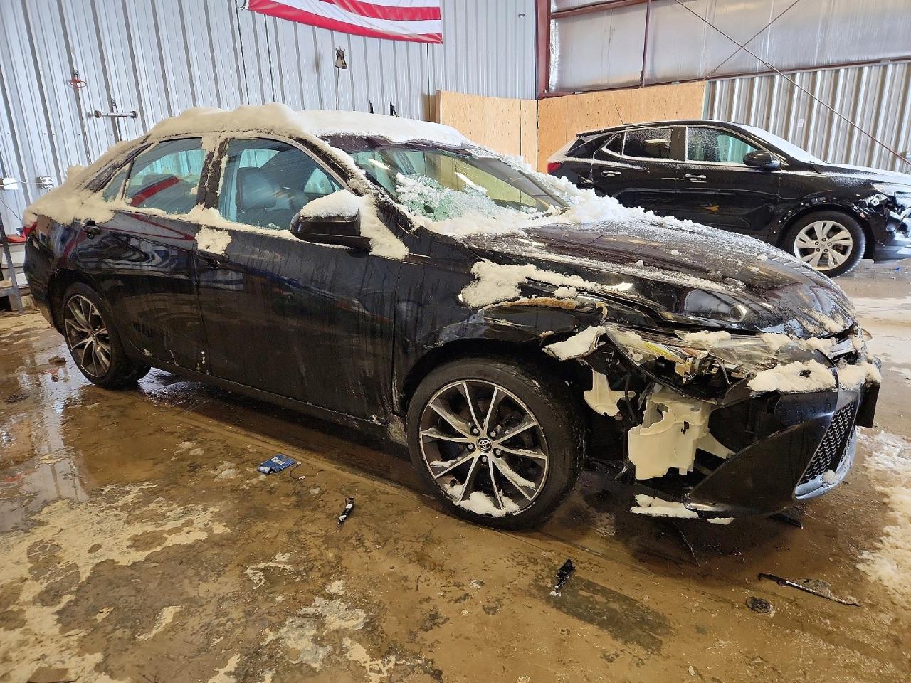 2015 TOYOTA CAMRY LE photo 4