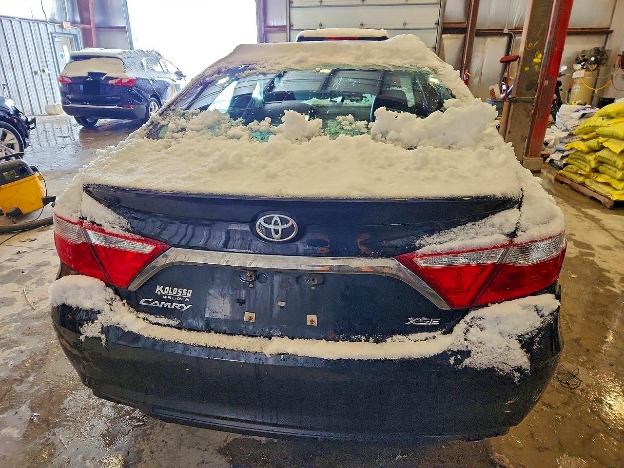 2015 TOYOTA CAMRY LE photo 6