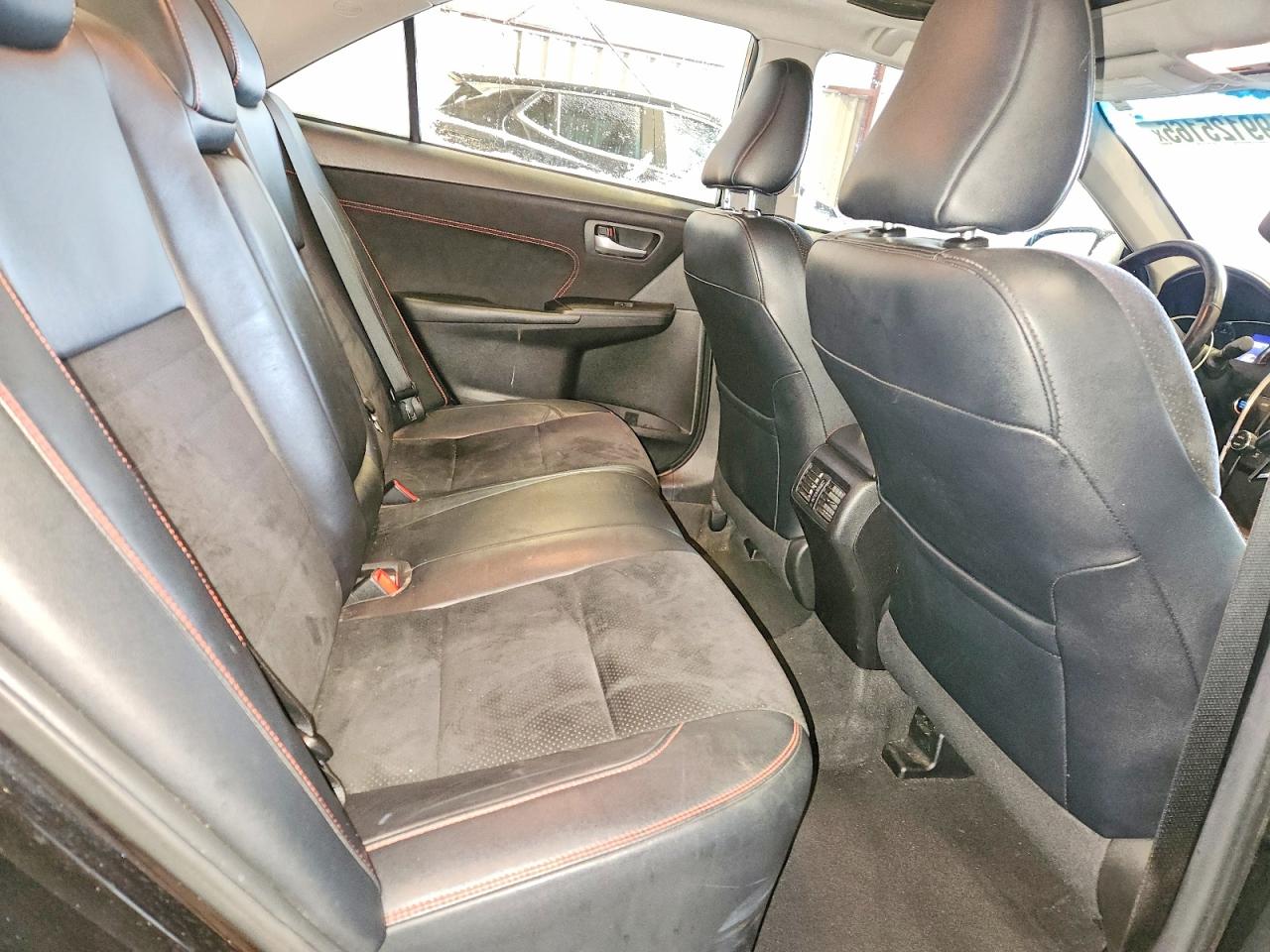 2015 TOYOTA CAMRY LE photo 10