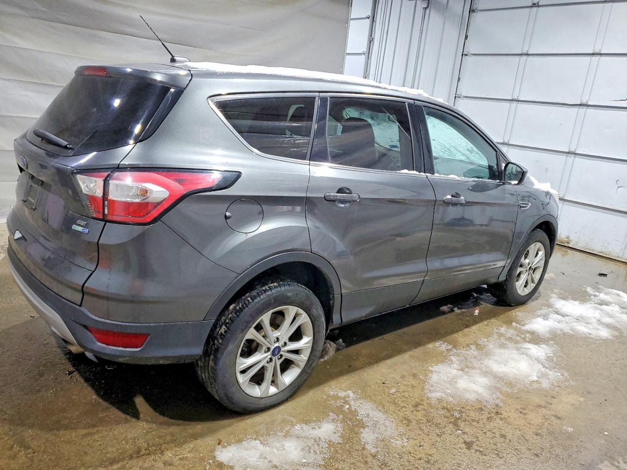 2017 FORD ESCAPE SE photo 5