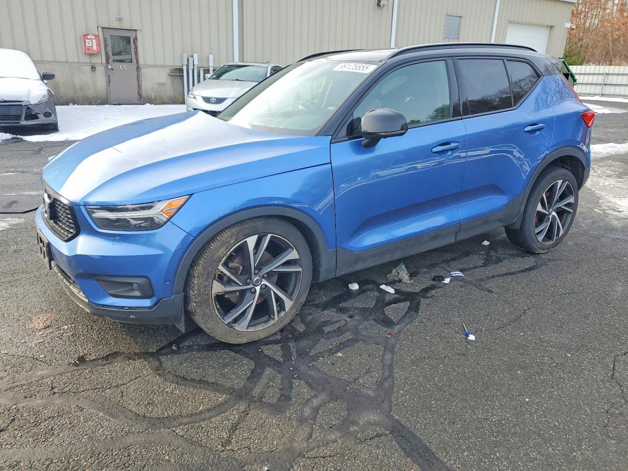 2021 VOLVO XC40