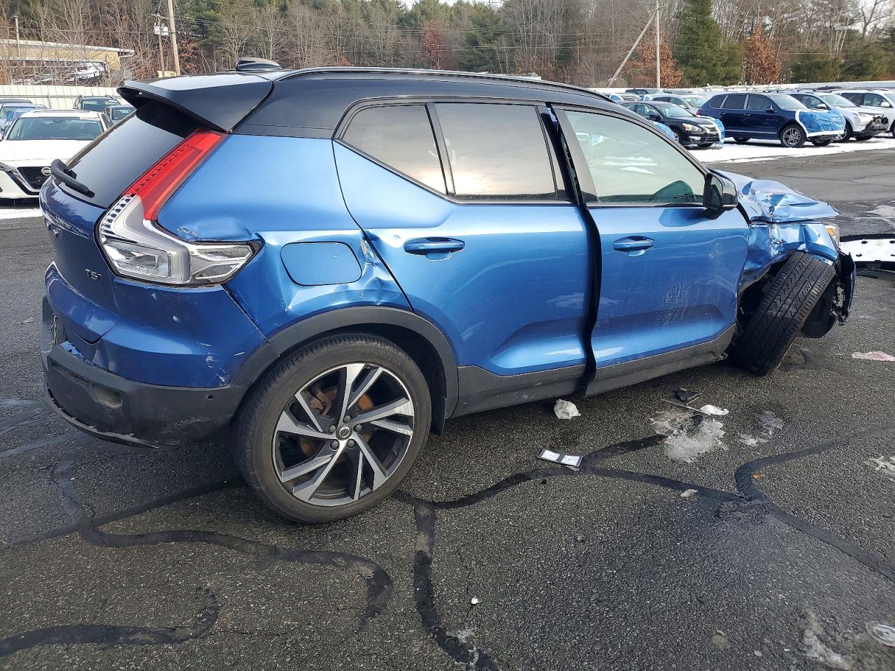 2021 VOLVO XC40 T5 R-DESIGN photo 3