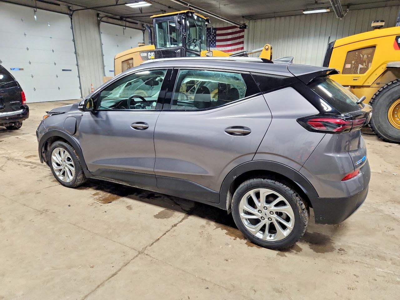 2023 CHEVROLET BOLT EUV LT photo 2