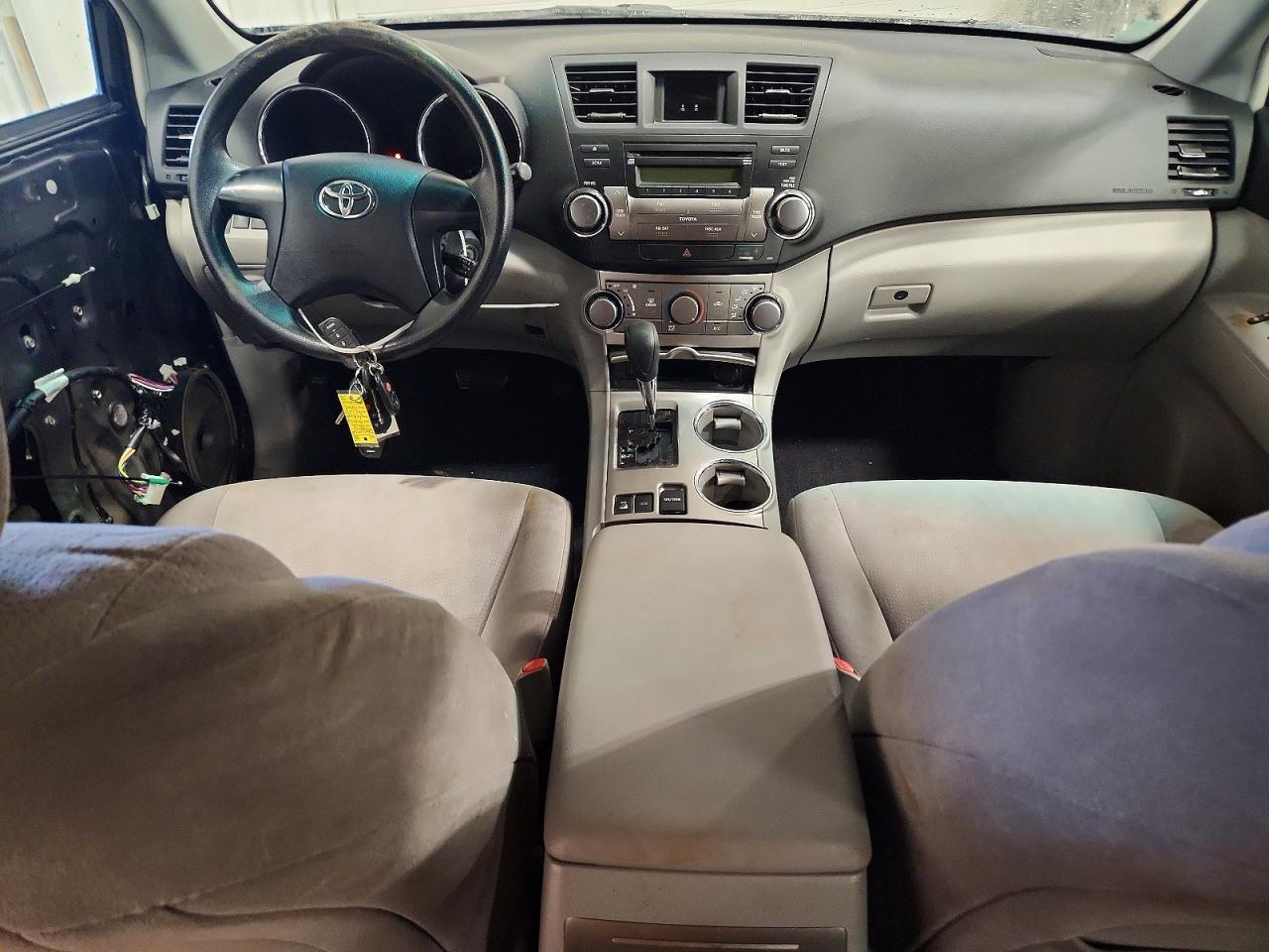 2012 TOYOTA HIGHLANDER BASE photo 8