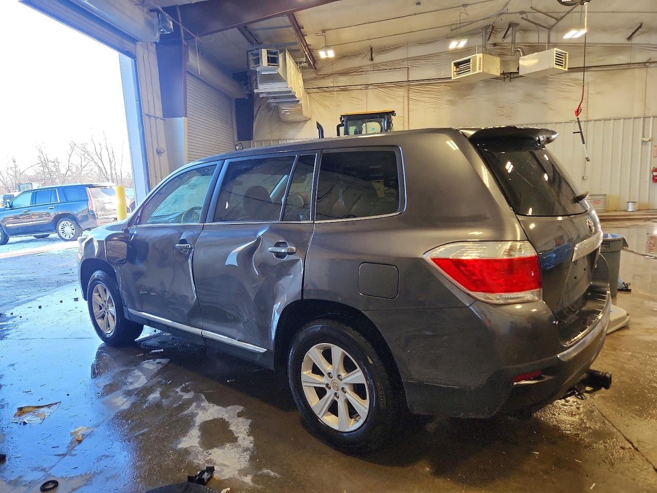 2012 TOYOTA HIGHLANDER BASE photo 2