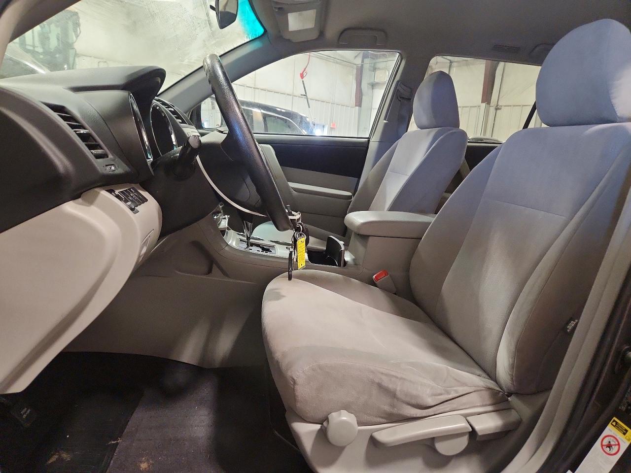 2012 TOYOTA HIGHLANDER BASE photo 7