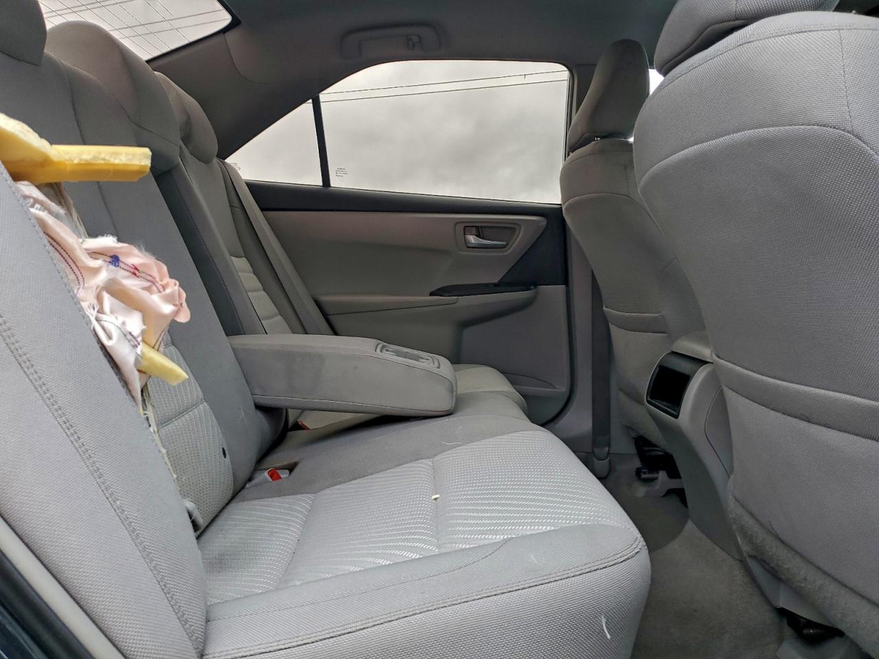 2015 TOYOTA CAMRY LE photo 10