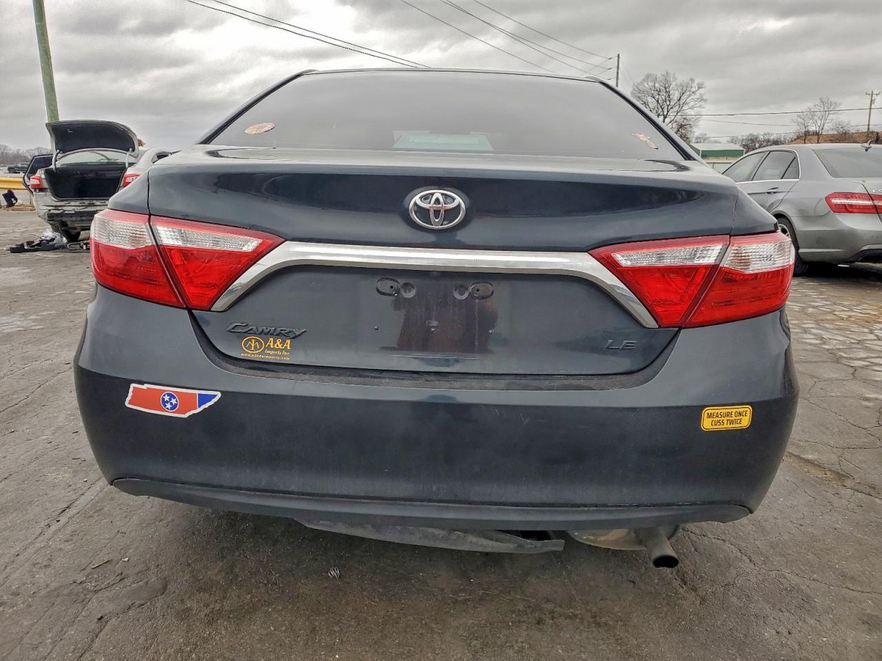 2015 TOYOTA CAMRY LE photo 6