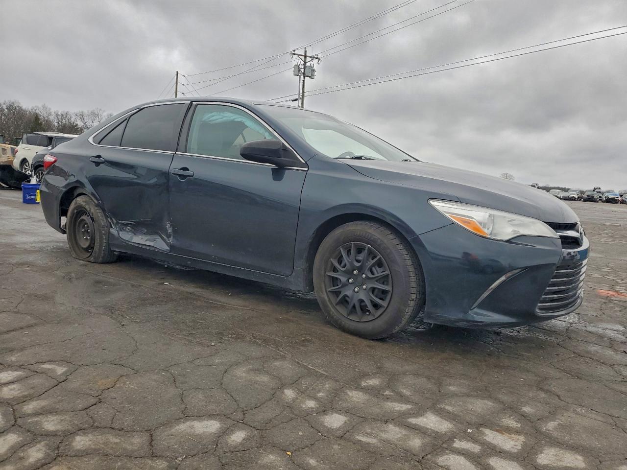 2015 TOYOTA CAMRY LE photo 4