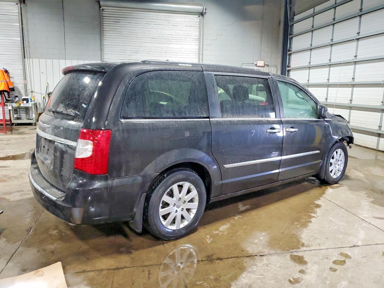 2015 CHRYSLER TOWN & COUNTRY TOURING photo 3