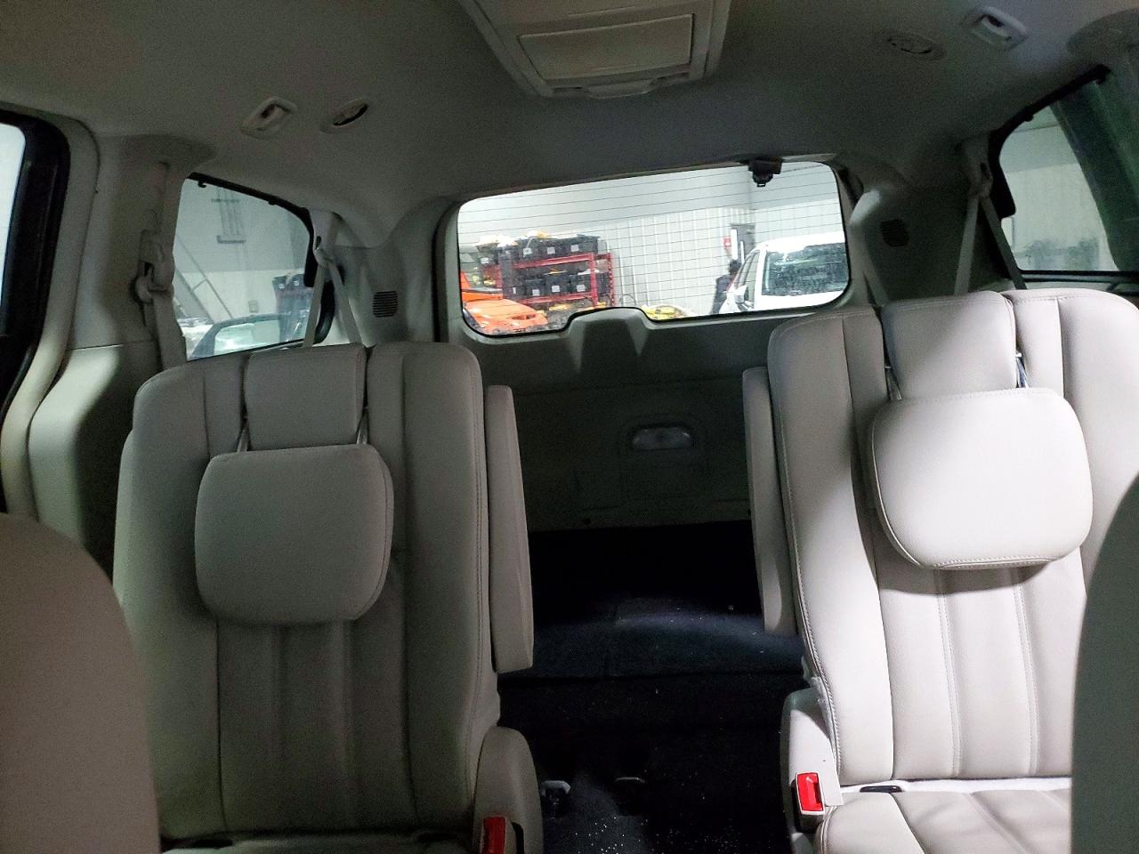 2015 CHRYSLER TOWN & COUNTRY TOURING photo 10