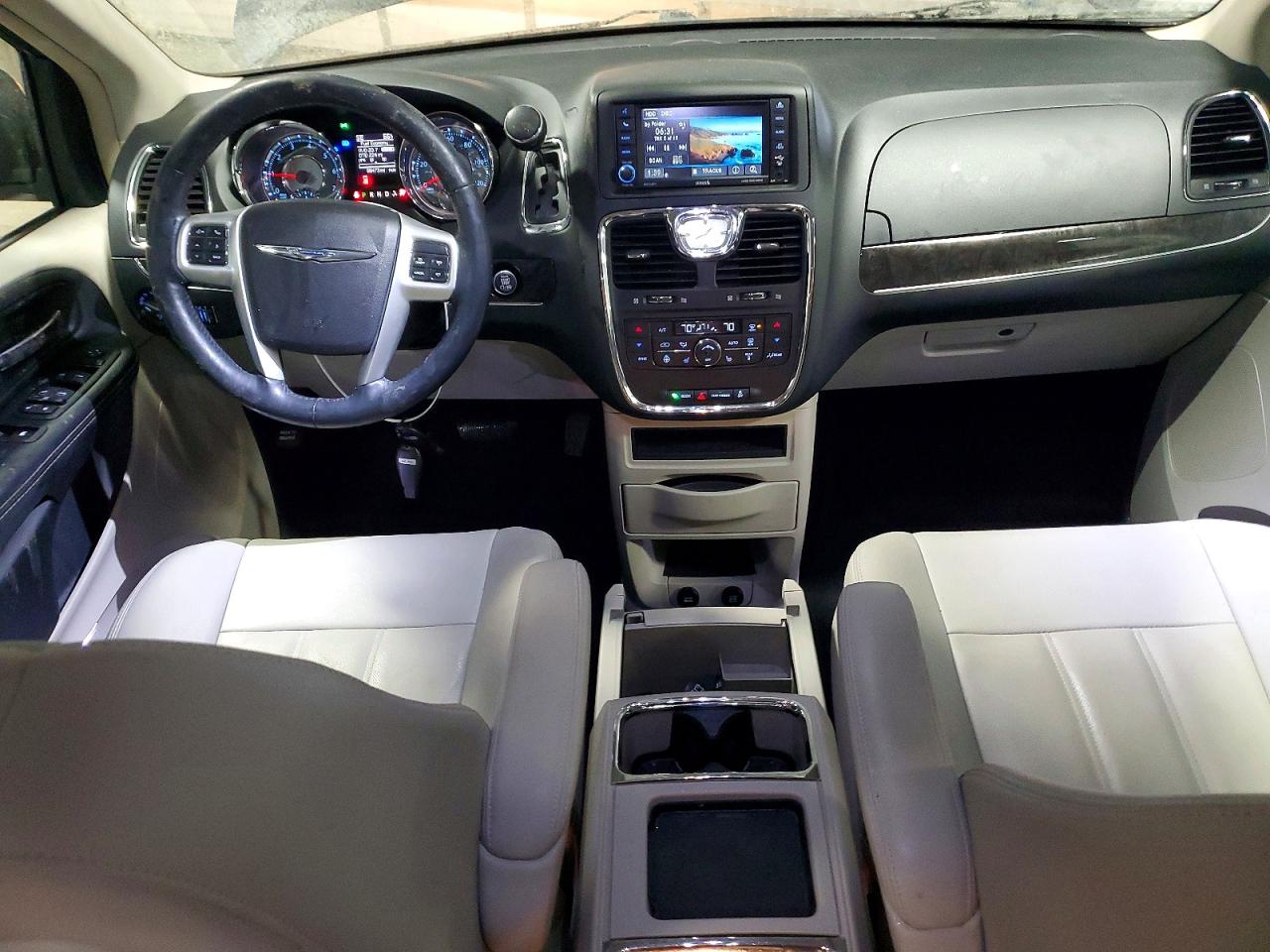 2015 CHRYSLER TOWN & COUNTRY TOURING photo 8