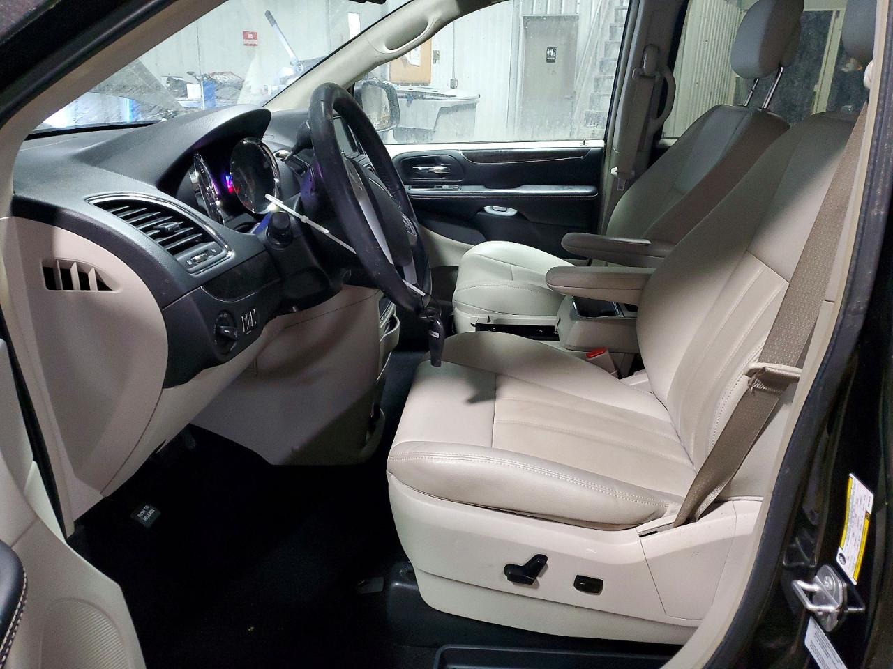 2015 CHRYSLER TOWN & COUNTRY TOURING photo 7