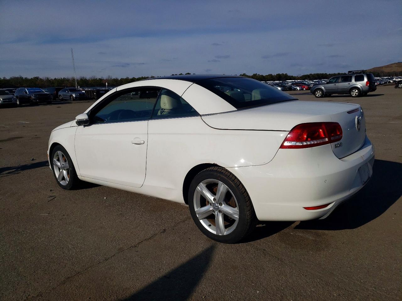 2012 VOLKSWAGEN EOS LUX photo 2
