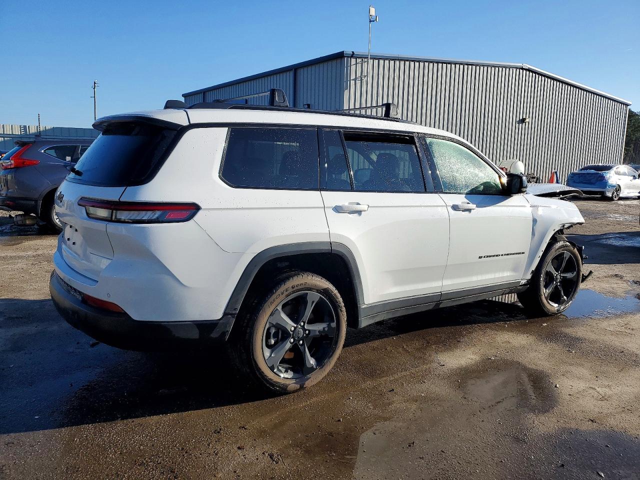 2022 JEEP GRAND CHEROKEE L LAREDO photo 3