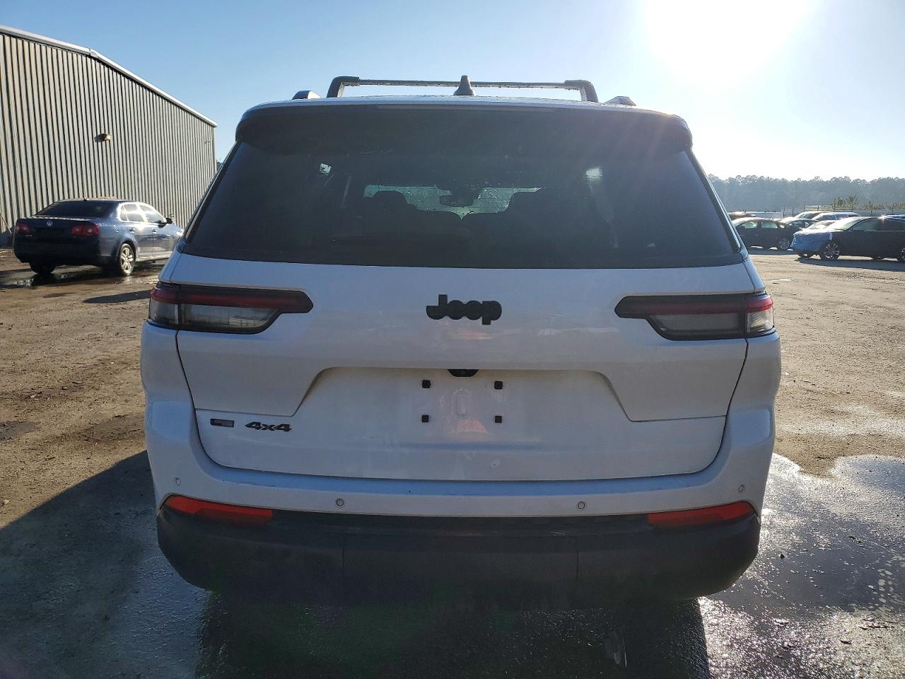 2022 JEEP GRAND CHEROKEE L LAREDO photo 6