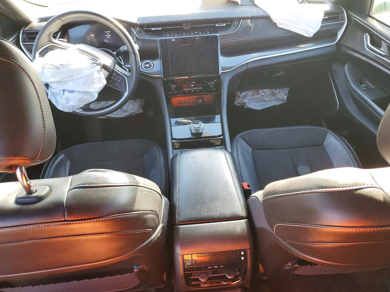 2022 JEEP GRAND CHEROKEE L LAREDO photo 8