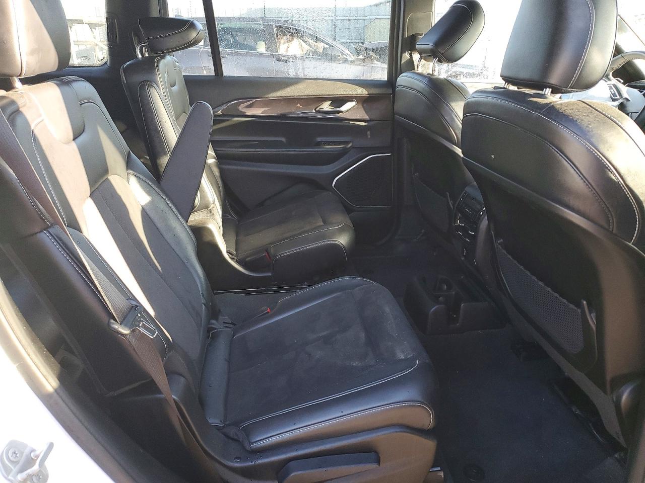 2022 JEEP GRAND CHEROKEE L LAREDO photo 11
