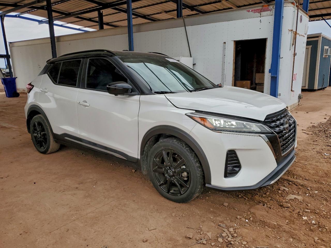 2023 NISSAN KICKS SR photo 4