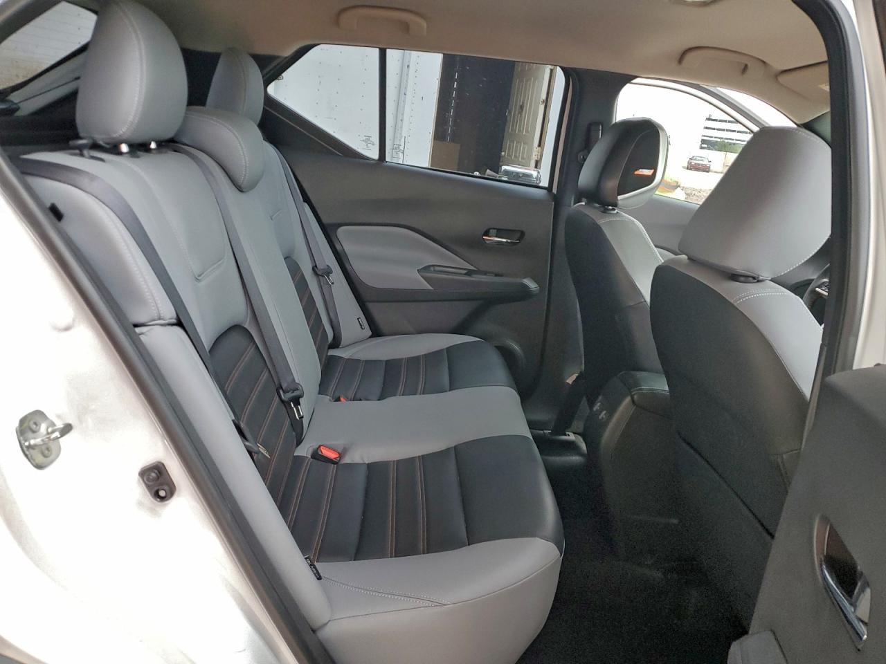 2023 NISSAN KICKS SR photo 11