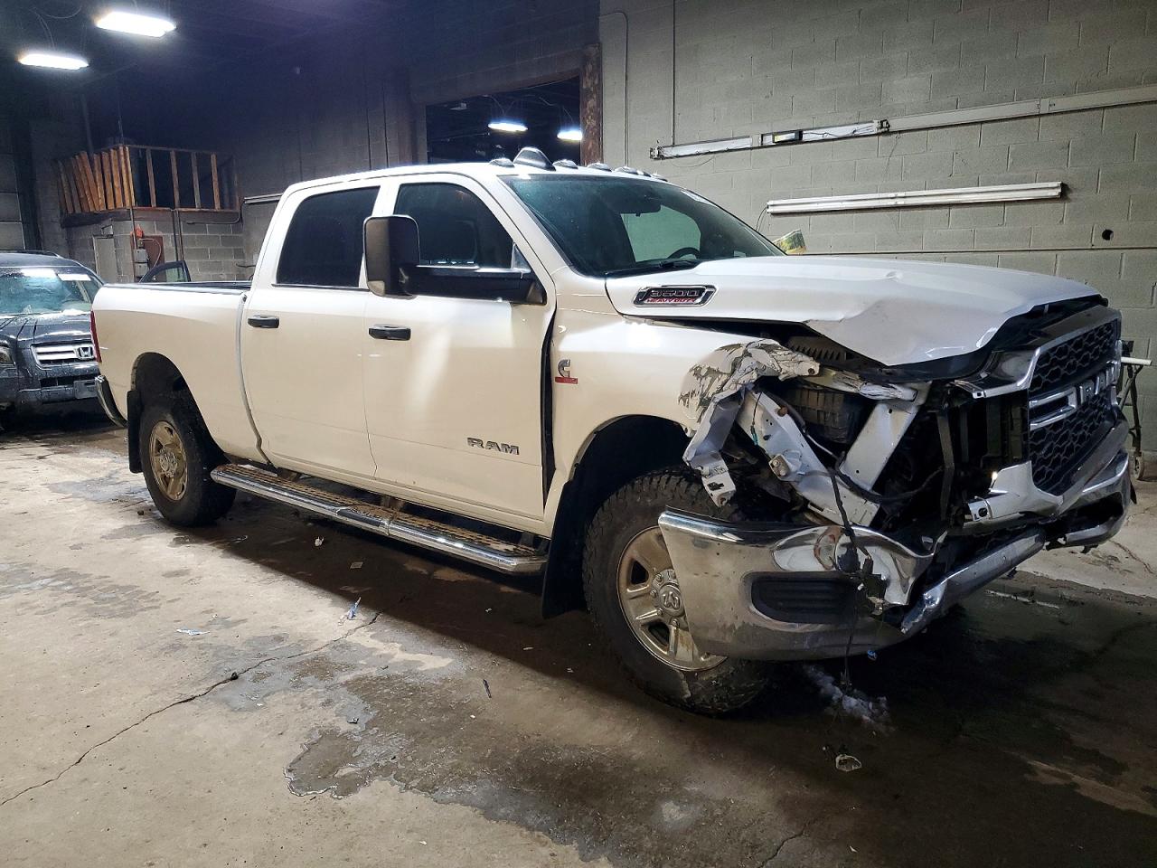2019 RAM 3500 TRADESMAN photo 4