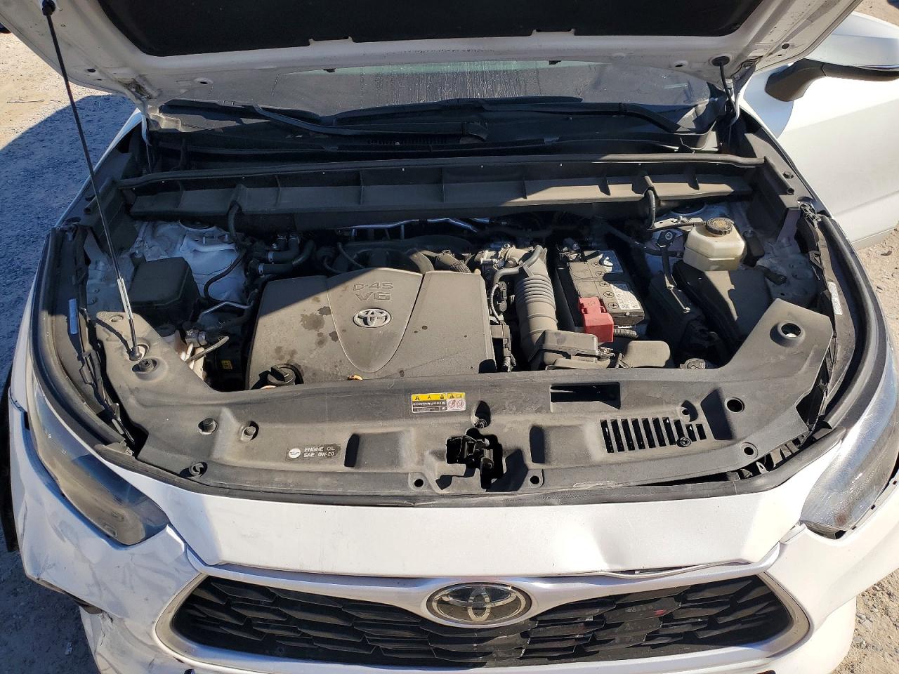 2022 TOYOTA HIGHLANDER XLE photo 12