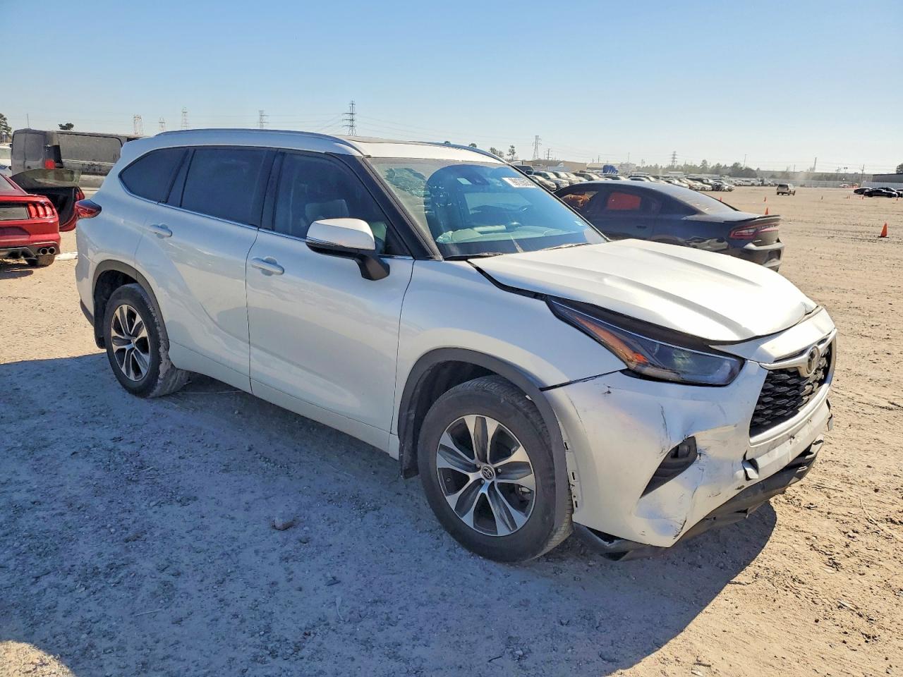 2022 TOYOTA HIGHLANDER XLE photo 4
