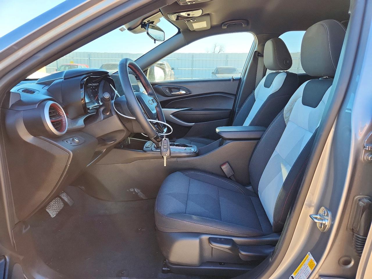 2025 CHEVROLET TRAX 1RS photo 7