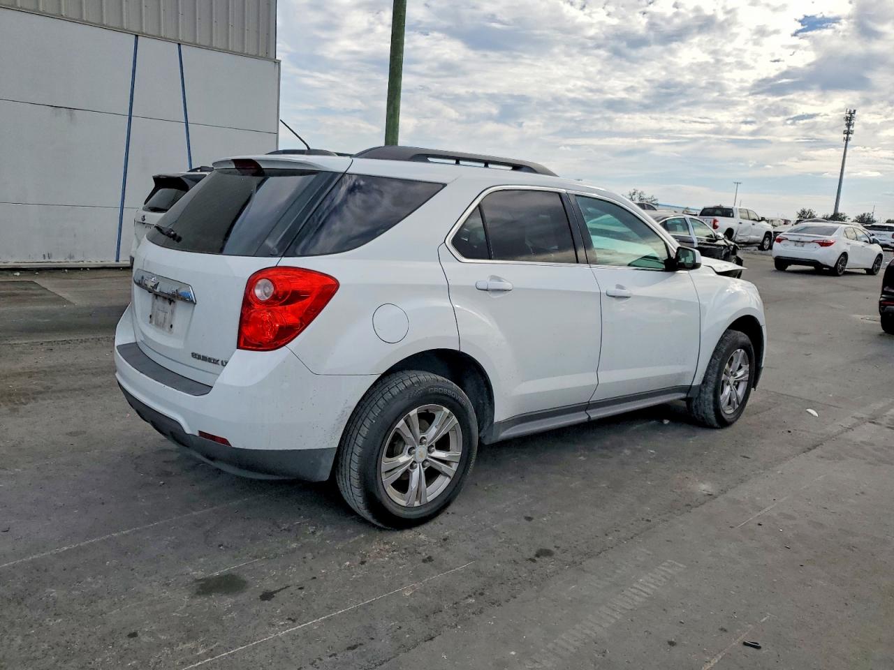 2015 CHEVROLET EQUINOX LT photo 3